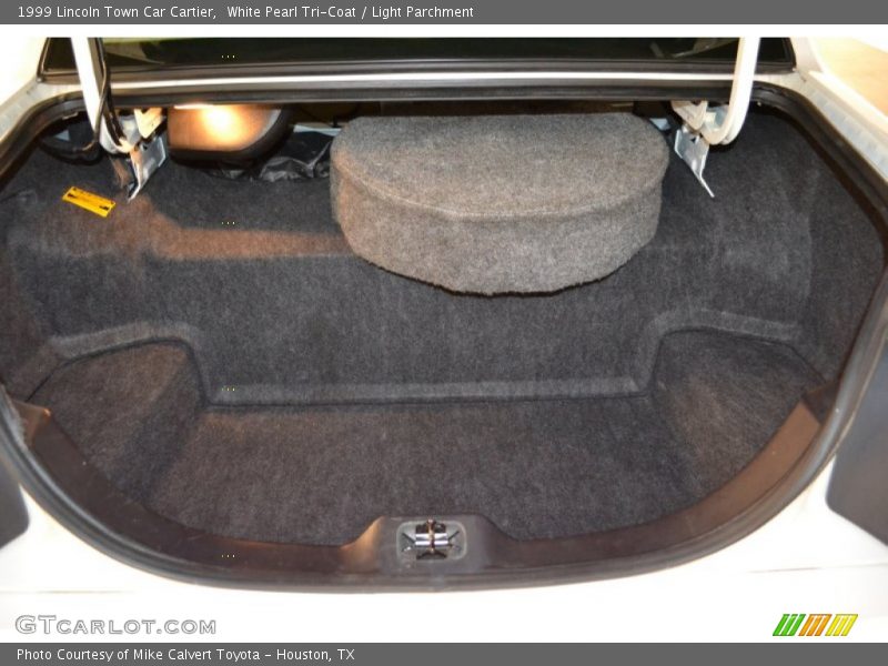  1999 Town Car Cartier Trunk