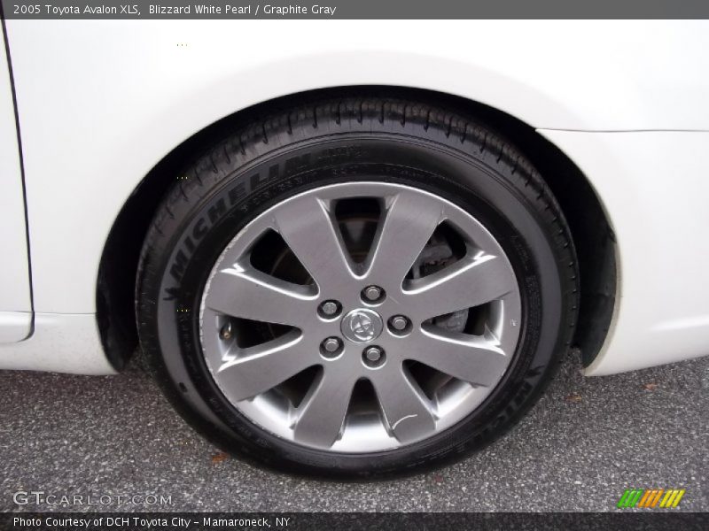 Blizzard White Pearl / Graphite Gray 2005 Toyota Avalon XLS