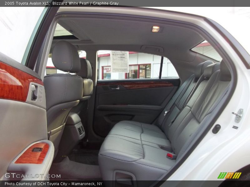 Blizzard White Pearl / Graphite Gray 2005 Toyota Avalon XLS