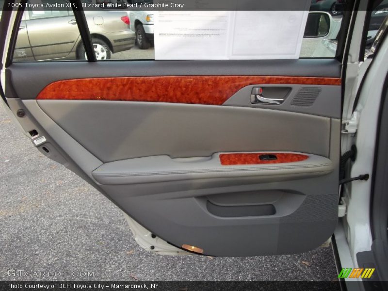 Blizzard White Pearl / Graphite Gray 2005 Toyota Avalon XLS