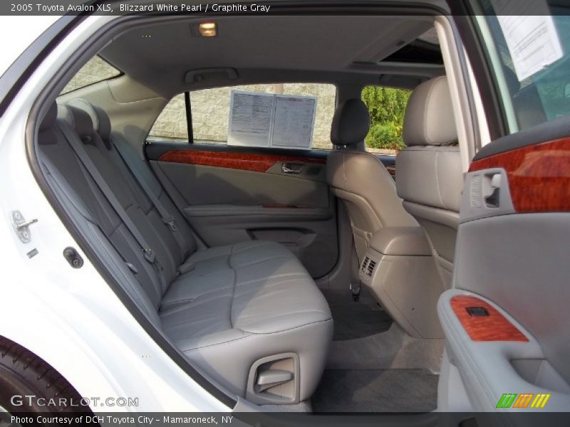 Blizzard White Pearl / Graphite Gray 2005 Toyota Avalon XLS