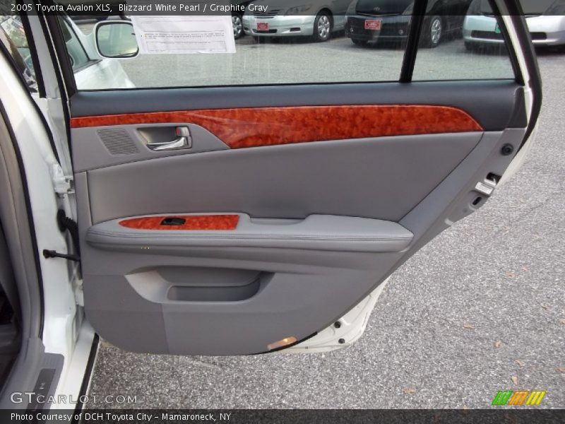 Blizzard White Pearl / Graphite Gray 2005 Toyota Avalon XLS