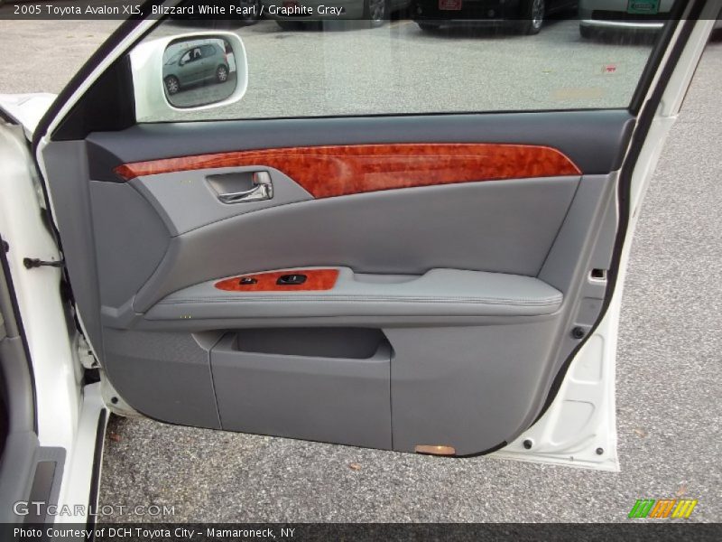 Blizzard White Pearl / Graphite Gray 2005 Toyota Avalon XLS