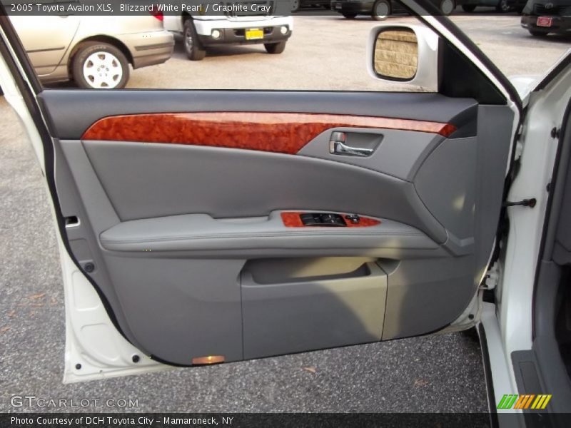 Blizzard White Pearl / Graphite Gray 2005 Toyota Avalon XLS