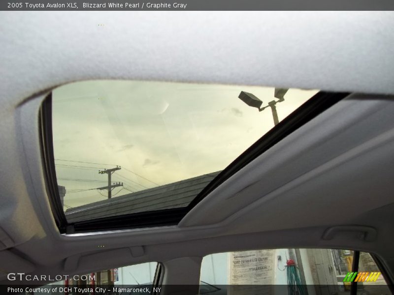 Blizzard White Pearl / Graphite Gray 2005 Toyota Avalon XLS