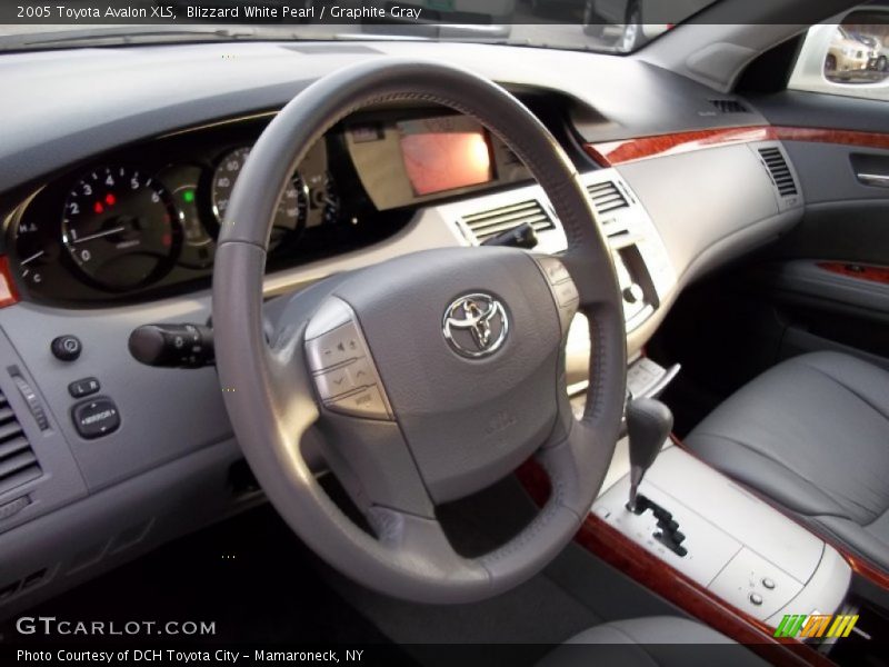 Blizzard White Pearl / Graphite Gray 2005 Toyota Avalon XLS