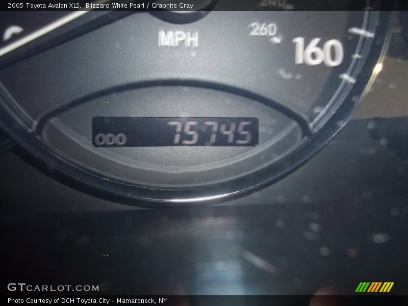 Blizzard White Pearl / Graphite Gray 2005 Toyota Avalon XLS