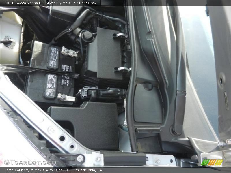 Silver Sky Metallic / Light Gray 2011 Toyota Sienna LE