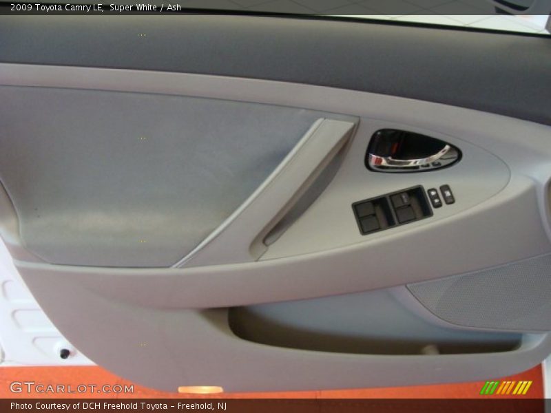 Super White / Ash 2009 Toyota Camry LE