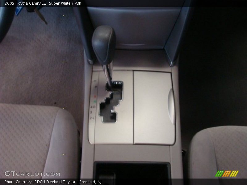 Super White / Ash 2009 Toyota Camry LE