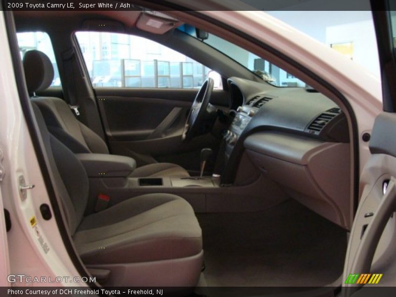 Super White / Ash 2009 Toyota Camry LE