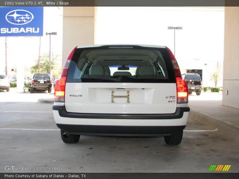 White / Beige 2001 Volvo V70 2.4T