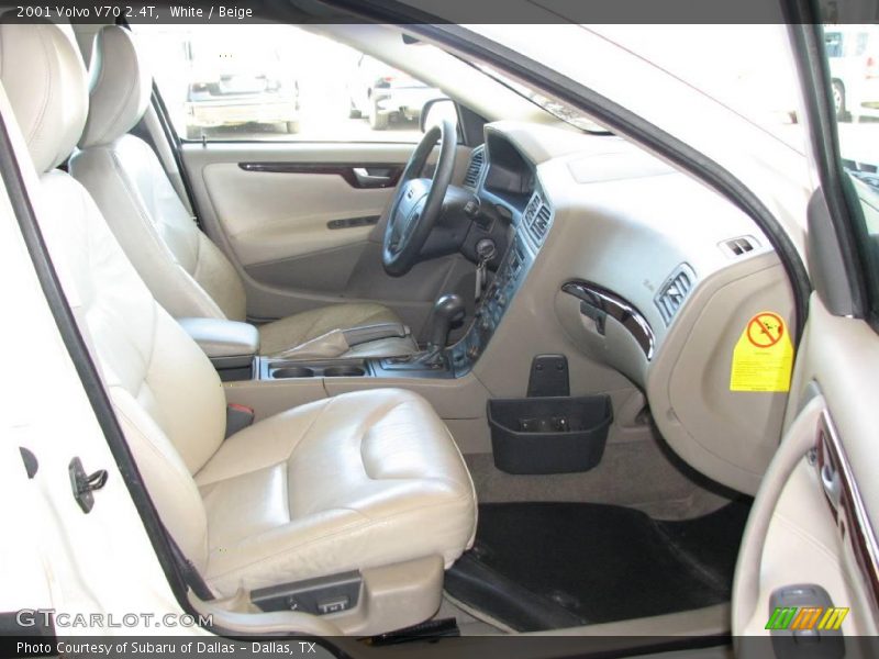White / Beige 2001 Volvo V70 2.4T