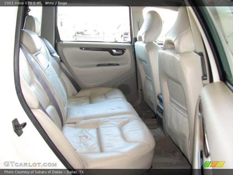White / Beige 2001 Volvo V70 2.4T