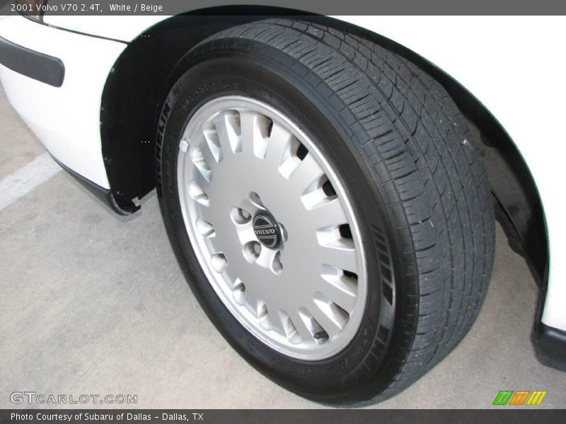 White / Beige 2001 Volvo V70 2.4T