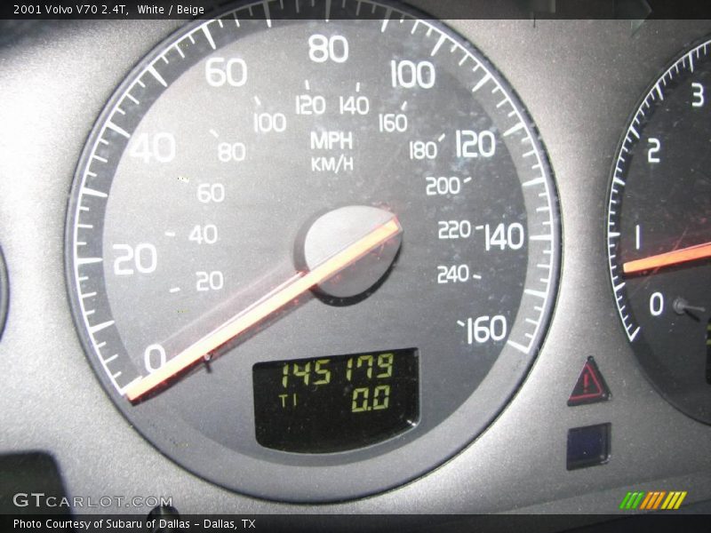 White / Beige 2001 Volvo V70 2.4T