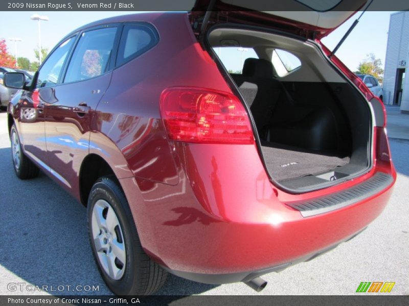 Venom Red / Black 2009 Nissan Rogue S