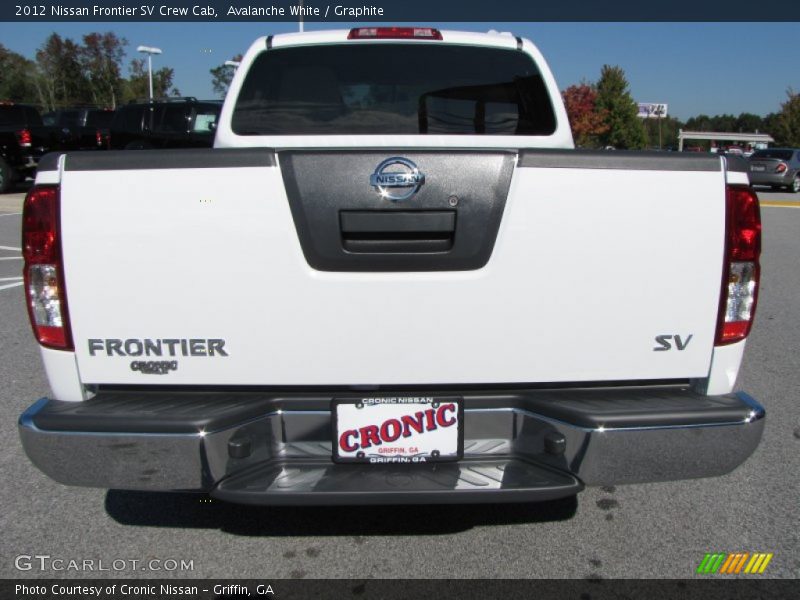 Avalanche White / Graphite 2012 Nissan Frontier SV Crew Cab