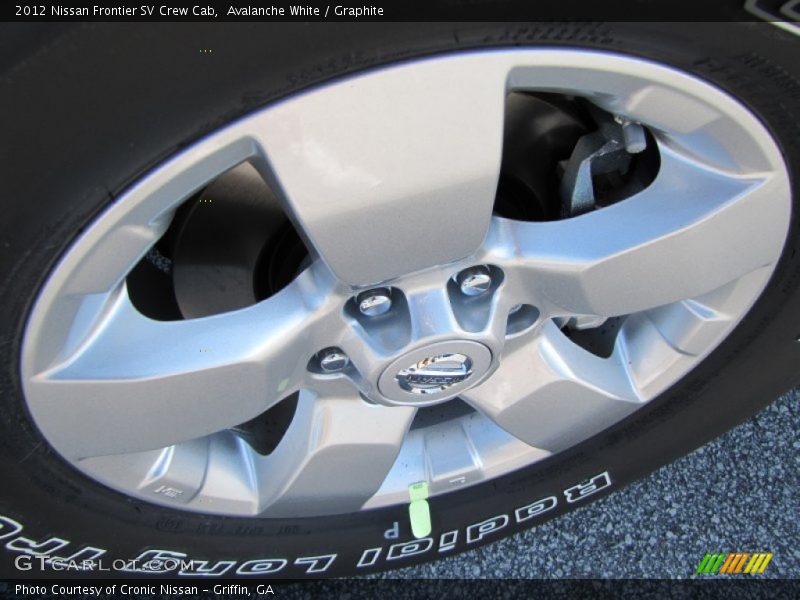 Avalanche White / Graphite 2012 Nissan Frontier SV Crew Cab