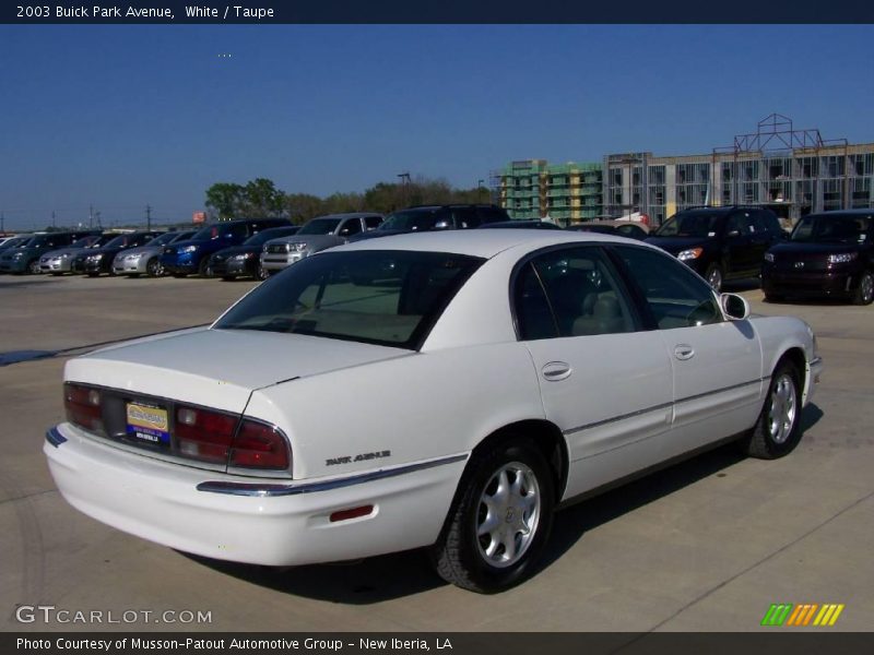 White / Taupe 2003 Buick Park Avenue