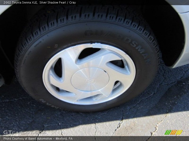 Silver Shadow Pearl / Gray 2002 Toyota Sienna XLE