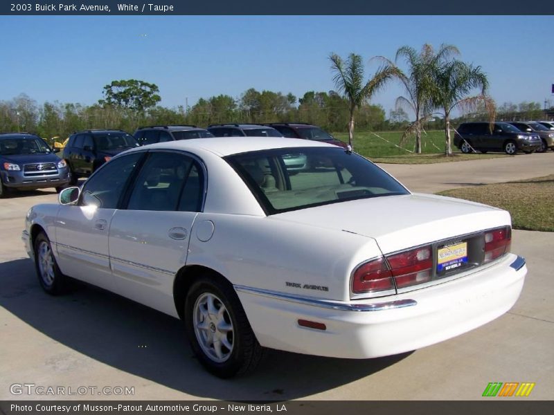 White / Taupe 2003 Buick Park Avenue