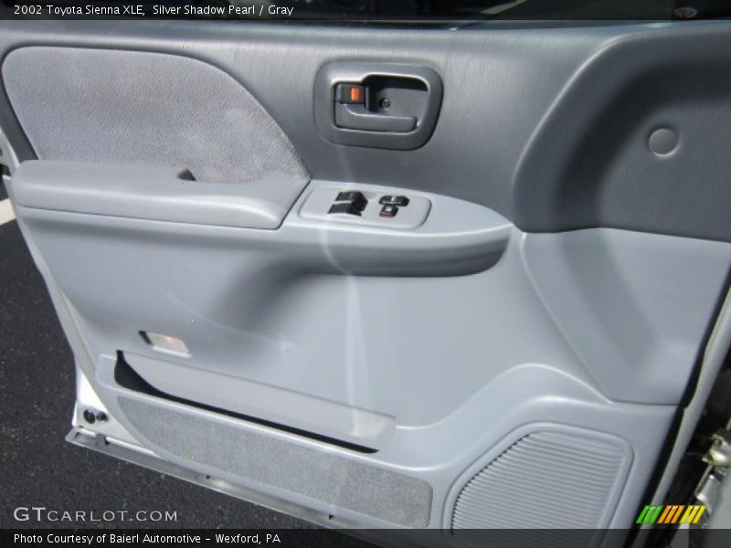 Silver Shadow Pearl / Gray 2002 Toyota Sienna XLE
