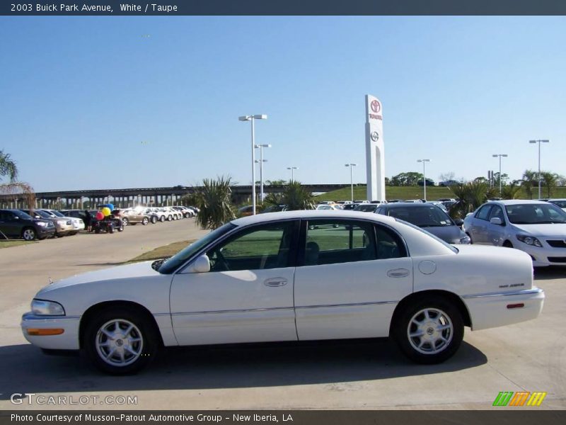 White / Taupe 2003 Buick Park Avenue