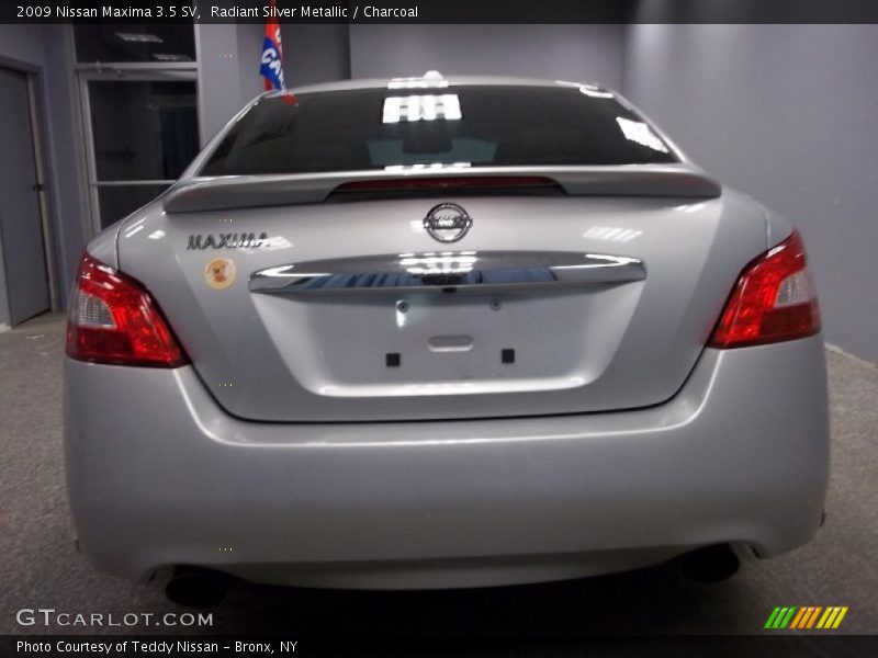 Radiant Silver Metallic / Charcoal 2009 Nissan Maxima 3.5 SV
