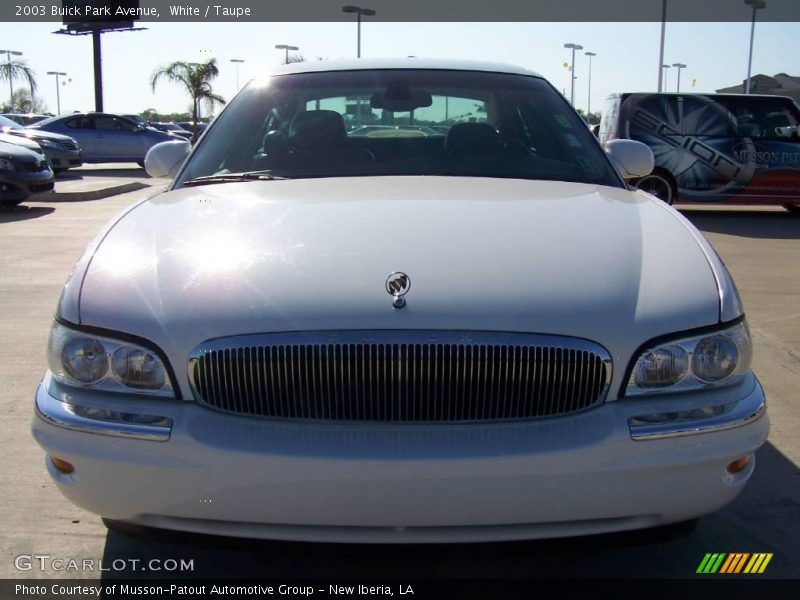 White / Taupe 2003 Buick Park Avenue