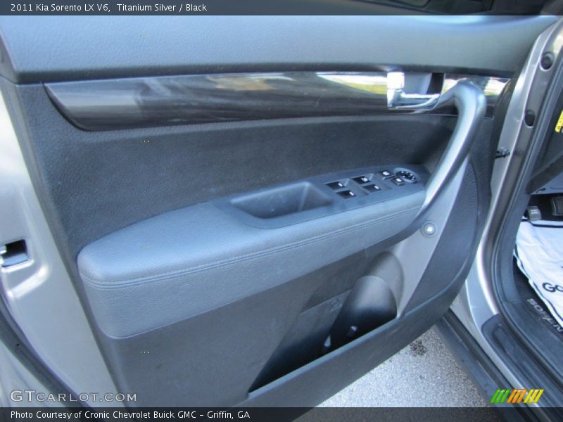 Titanium Silver / Black 2011 Kia Sorento LX V6