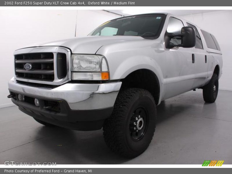 Oxford White / Medium Flint 2002 Ford F250 Super Duty XLT Crew Cab 4x4