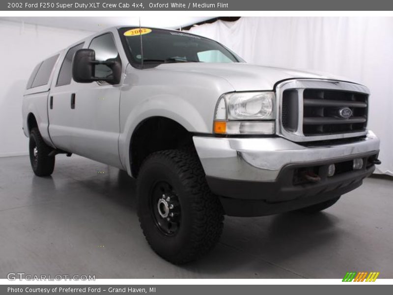 Oxford White / Medium Flint 2002 Ford F250 Super Duty XLT Crew Cab 4x4