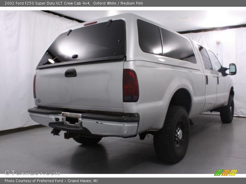 Oxford White / Medium Flint 2002 Ford F250 Super Duty XLT Crew Cab 4x4