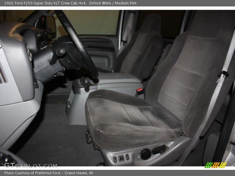 Oxford White / Medium Flint 2002 Ford F250 Super Duty XLT Crew Cab 4x4
