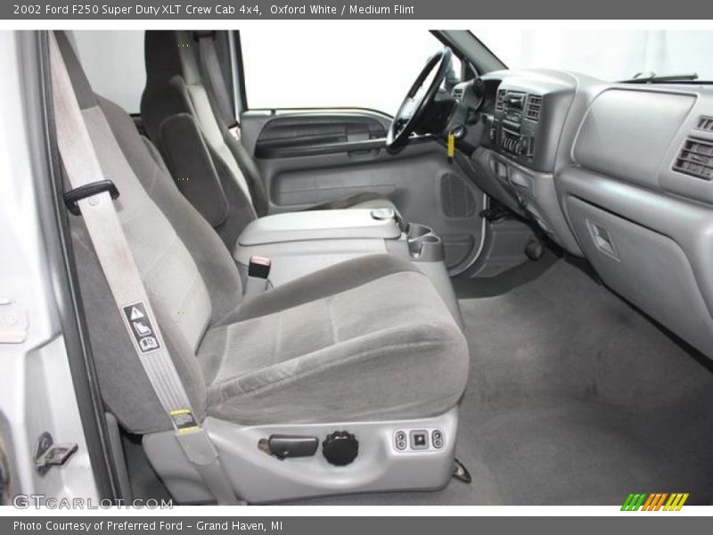 Oxford White / Medium Flint 2002 Ford F250 Super Duty XLT Crew Cab 4x4