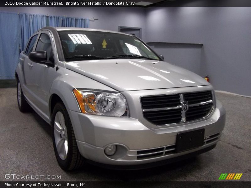 Bright Silver Metallic / Dark Slate Gray 2010 Dodge Caliber Mainstreet