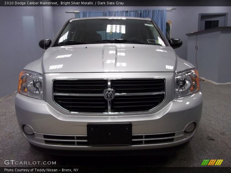Bright Silver Metallic / Dark Slate Gray 2010 Dodge Caliber Mainstreet