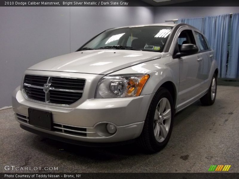 Bright Silver Metallic / Dark Slate Gray 2010 Dodge Caliber Mainstreet