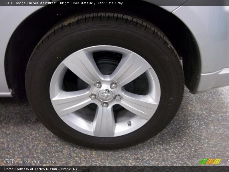 Bright Silver Metallic / Dark Slate Gray 2010 Dodge Caliber Mainstreet