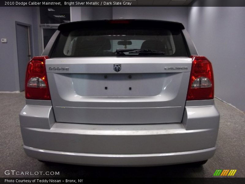 Bright Silver Metallic / Dark Slate Gray 2010 Dodge Caliber Mainstreet