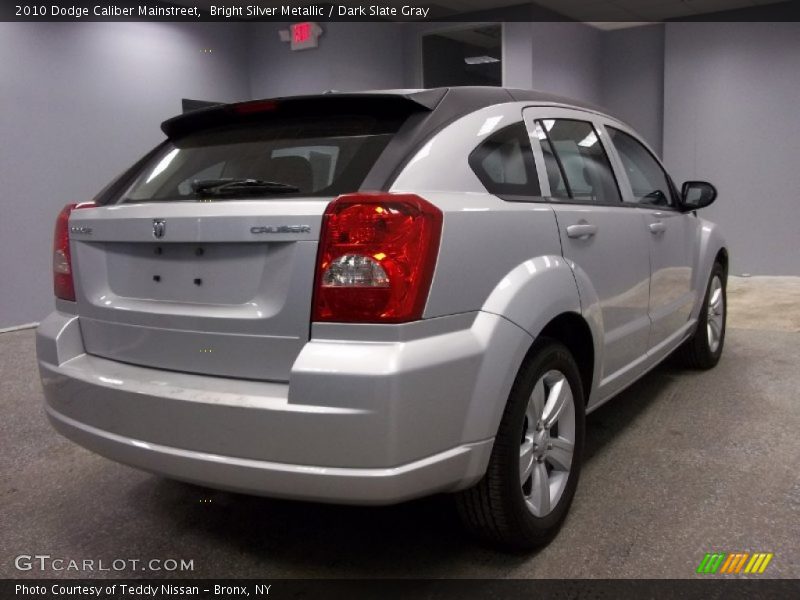 Bright Silver Metallic / Dark Slate Gray 2010 Dodge Caliber Mainstreet