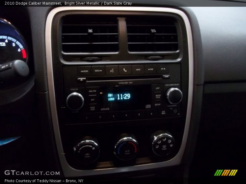 Bright Silver Metallic / Dark Slate Gray 2010 Dodge Caliber Mainstreet