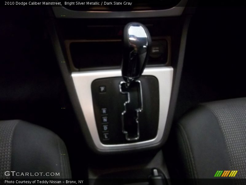 Bright Silver Metallic / Dark Slate Gray 2010 Dodge Caliber Mainstreet
