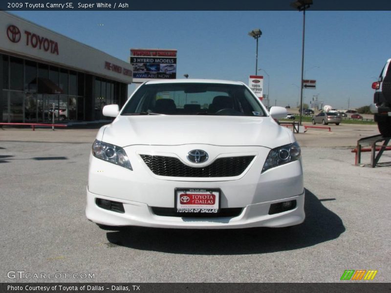Super White / Ash 2009 Toyota Camry SE