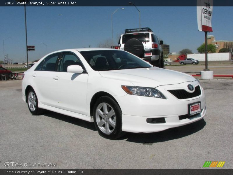 Super White / Ash 2009 Toyota Camry SE