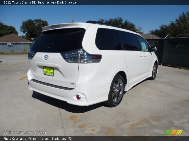 Super White / Dark Charcoal 2012 Toyota Sienna SE