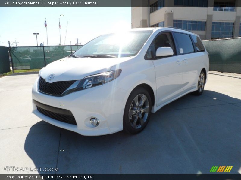 Super White / Dark Charcoal 2012 Toyota Sienna SE