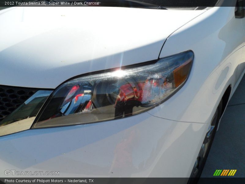 Super White / Dark Charcoal 2012 Toyota Sienna SE