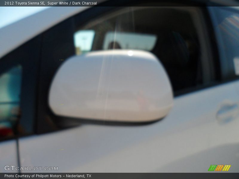 Super White / Dark Charcoal 2012 Toyota Sienna SE